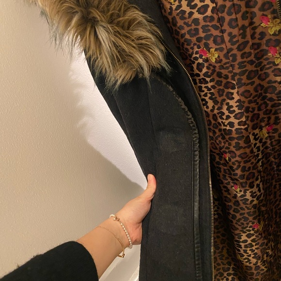 Chic Gray Coat with Faux Fur Trim - Picture 5 of 7